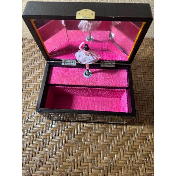 Vintage Hand-Painted Japanese Lacquerware Jewelry Box With Scenic Landscape - Picture 10 of 14